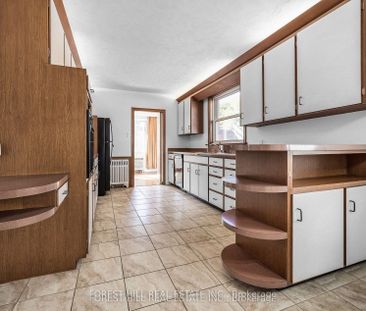 For Lease - 18 Irvington Crescent, Toronto, Ontario - Photo 2