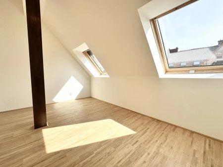 TOP Sanierte Wohnung im Dachgeschoss - Mit Schlossbergaussicht - Photo 4