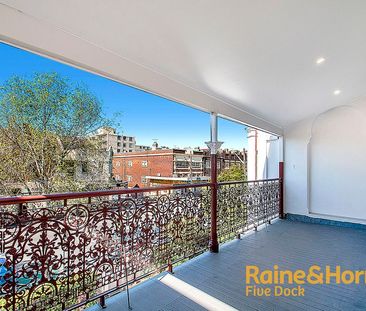 Conveniently Located Apartment - Photo 4