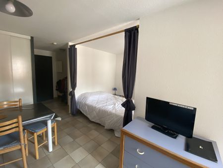 NIMES / FEUCHERE - T1 BIS MEUBLÉ AVEC BALCON ET PARKING - Photo 4