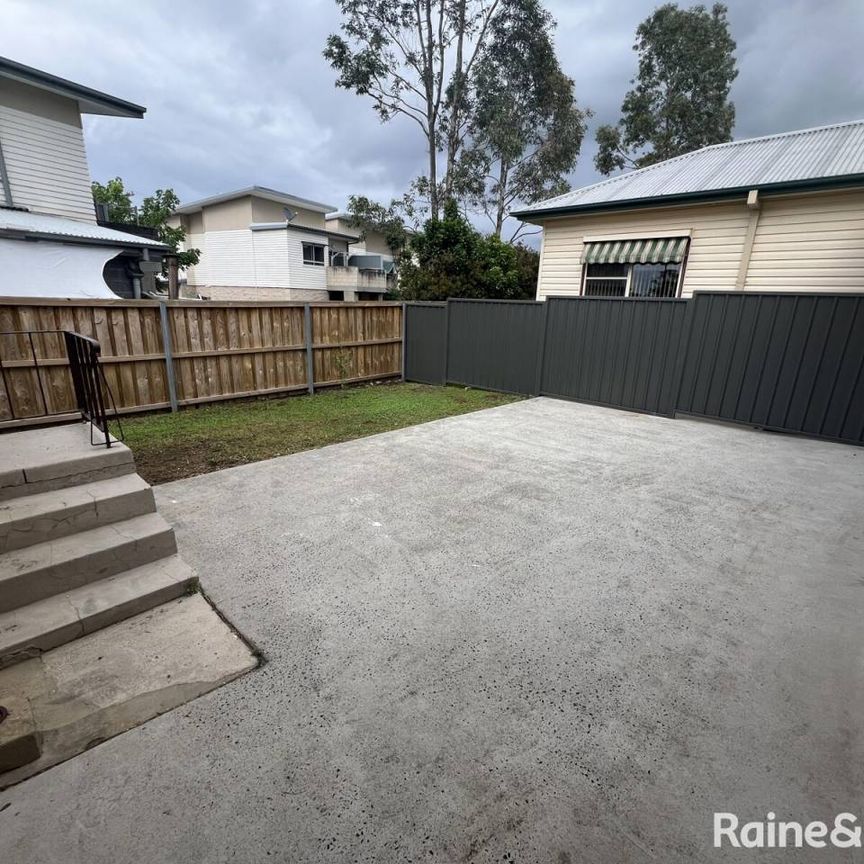 Convenient & Comfortable Living in Bomaderry - Photo 1