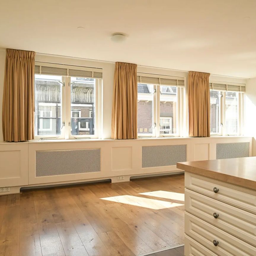 Appartement Nieuwstraat 6-E, La Haye - À Louer - Photo 1