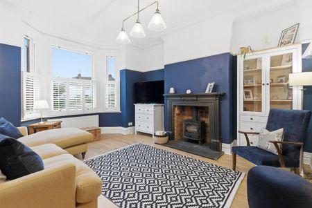 4 bedroom semi-detached house to rent - Photo 2