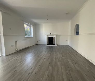 3 bedroom house to rent Ventnor Close, BN23 - Photo 2