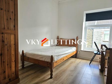 4 bedroom terraced house to rent - Photo 4