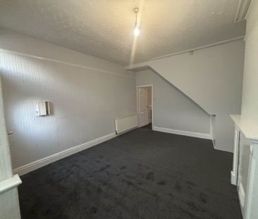 Price £950 pcm - Available Now - Unfurnished - Photo 1