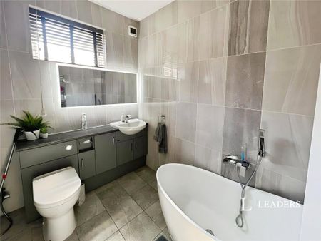 1 bedroom in a house share to rent - Photo 5