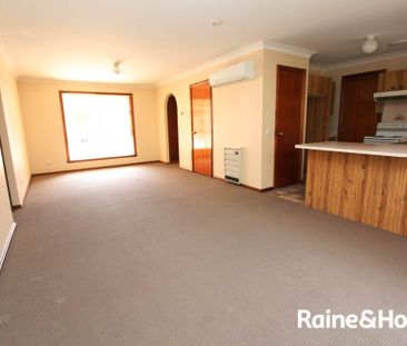 Modern Villa Close to Town - Available 30.1.2026 - Photo 2