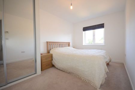 Whitethorn, Shinfield, Reading, RG2 - Photo 3