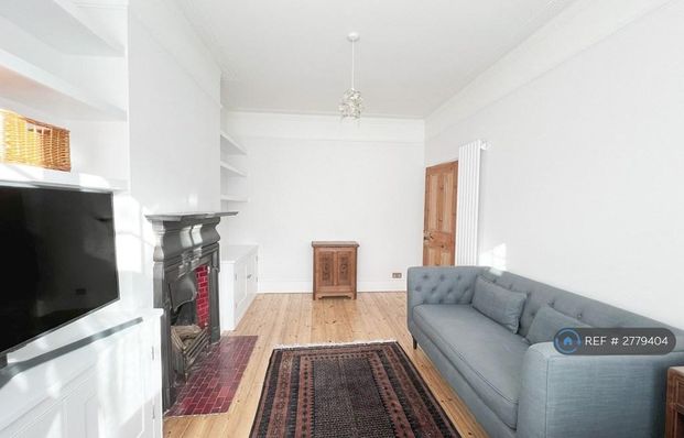 4 bedroom terraced house to rent - Photo 1