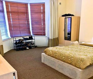 2 bedroom ground floor flat to rent - Photo 4