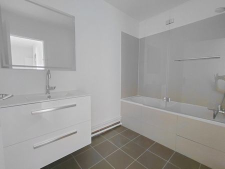location Appartement T3 DE 68m² À PARIS - Photo 2