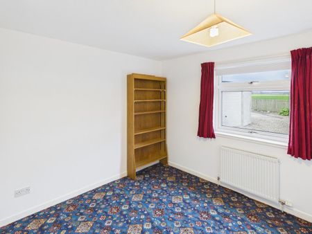 4 bedroom detached bungalow to rent - Photo 2