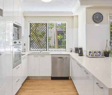 Stylishly Two Bedroom Renovated Apartment in the Heart of Southport - Photo 6