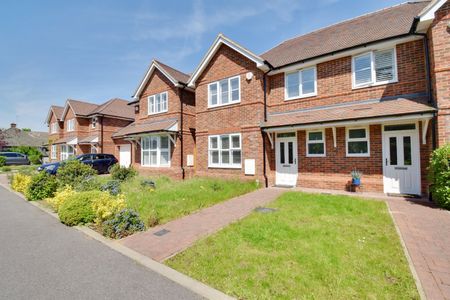 Almond Close, Watford, Hertfordshire, WD24 - Photo 3