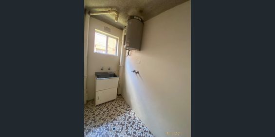 FANTASTIC LOCATION - WALK TO SHOPS AND TRAIN - Photo 3