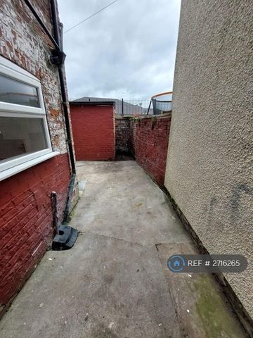 2 bedroom terraced house to rent - Photo 4