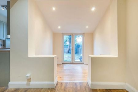 2 bedroom flat to rent - Photo 2