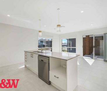 BRAND NEW FAMILY HOME IN AUSTRAL WITH SOLAR !! - Photo 4
