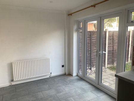 3 bedroom House To Let - Photo 4