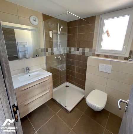 FARGES (01550), une maison, 3 chambres, loyer 2.350 €/mois disponible au 1er août 2026. - Photo 4