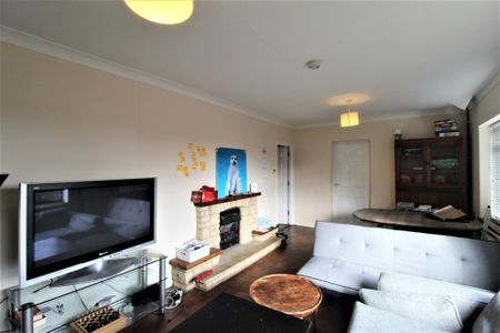 6 bedroom Detached house to rent - Photo 2