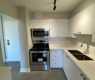NEWLY RENOVATED 2 Bedroom Apartment in Cooksville! - Photo 2