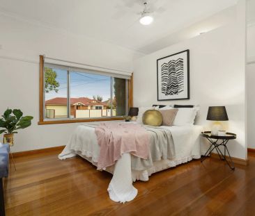 Simplistic Charm & Functional Living. - Photo 6