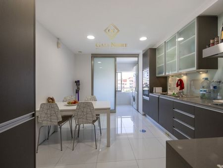 3 room luxury Flat for rent in Vila Nova de Gaia, Distrito do Porto - Photo 3