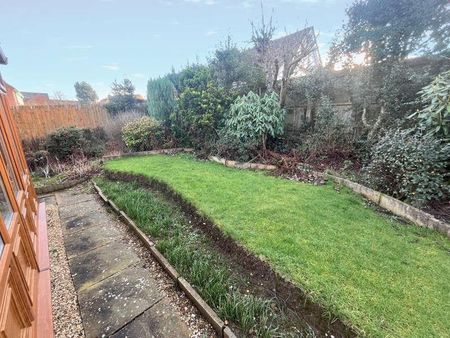 Lychgate Close, Burbage, Hinckley, Leicestershire, LE10 - Photo 3