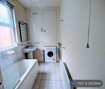 2 bedroom maisonette to rent - Photo 2