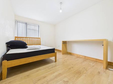 6 bedroom terraced house to rent - Photo 2