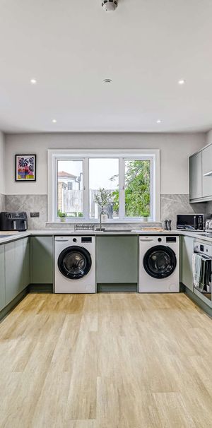 York Road Room 2 - Photo 2