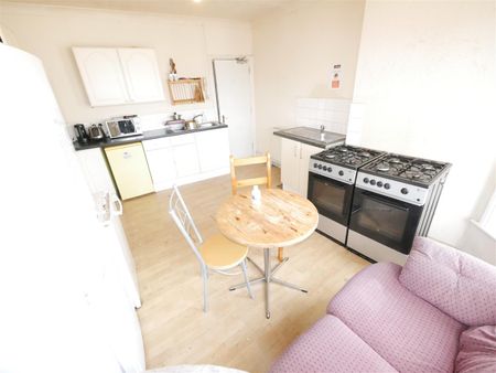 Wayside, Bournemouth, BH1 - Photo 2