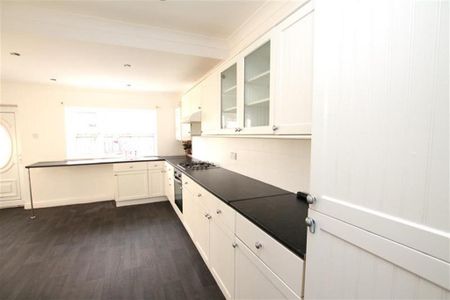 3 bedroom terraced house to rent - Photo 5