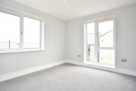 3 bedroom semi-detached house to rent - Photo 2