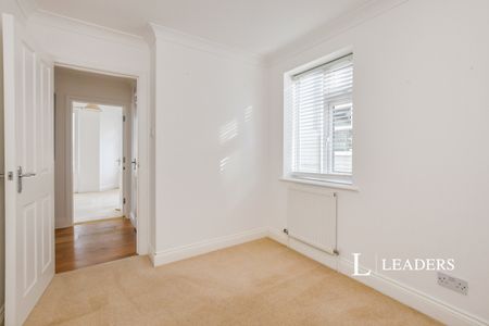 2 bedroom apartment to rent Burnaby Road, Bournemouth, Dorset, BH4 - Photo 2