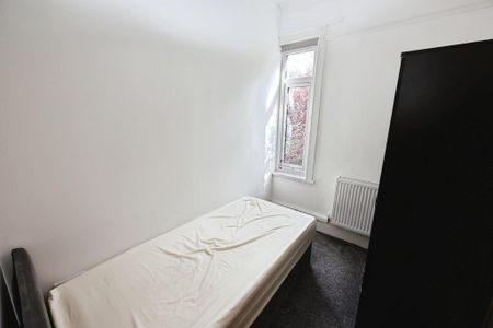 7 bedroom terraced house to rent - Photo 4