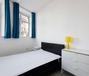 3 bedroom flat to rent - Photo 6