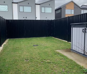 Modern 2-Bedroom Townhouse in Wallaceville - Photo 2