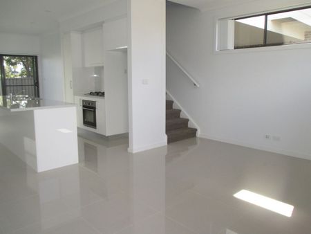 Three Bedroom Townhouse In Convenient Location - Photo 2