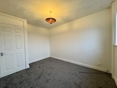 4 bedroom semi-detached house to rent - Photo 5