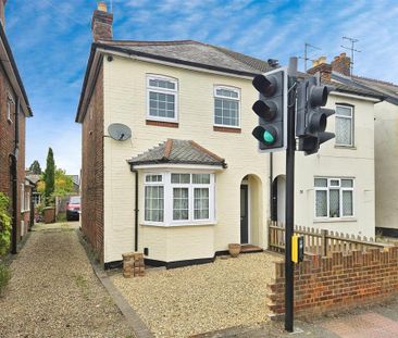 3 bedroom semi-detached house to rent - Photo 1
