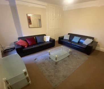 3 bedroom end of terrace house to rent - Photo 2