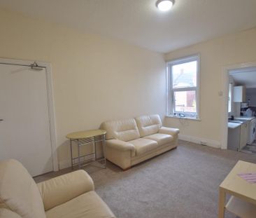 3 bedroom flat to rent - Photo 2