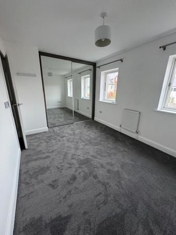 2 bedroom semi-detached house to rent - Photo 4