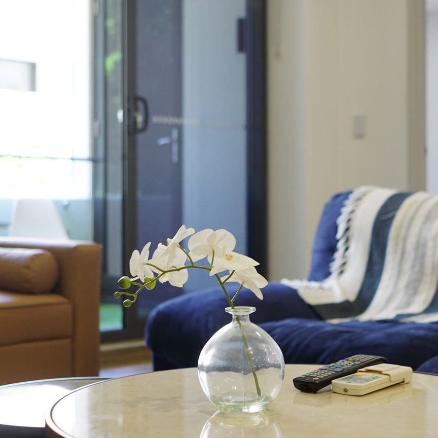 Fully furnished 2-Bedroom Apartment in the Heart of Rosebery - Photo 1