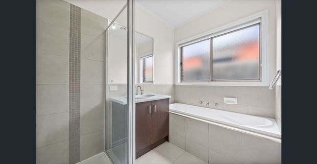 17 Lucas Terrace, Taylors Hill, Vic 3037 - Photo 1