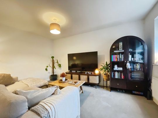3 bedroom Semi-Detached House to let - Photo 1
