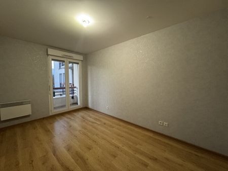 Location Appartement 3 pièces 69m² ST JEAN DE LA RUELLE 45140 - Photo 2